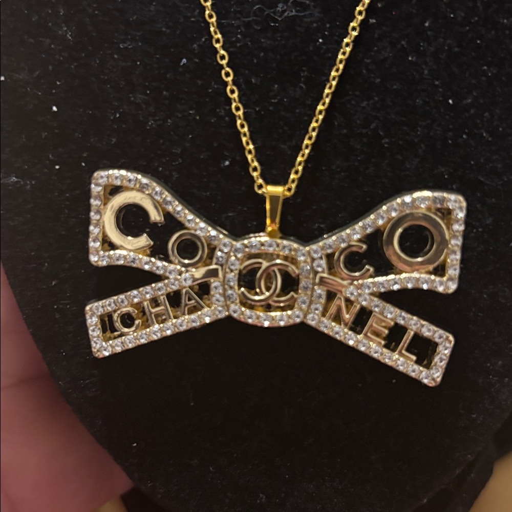Elegant Gold Bow Pendant Necklace - Picture 2 of 2